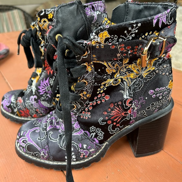 Diba floral ankle boots 3” combat boots buckle zipper sides. Black multi Color - Picture 3 of 7
